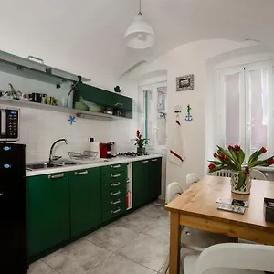 La Magnolia, Caressa De Mä , Bordighera Italia
